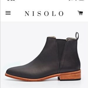 Black nisolo Chelsea boot